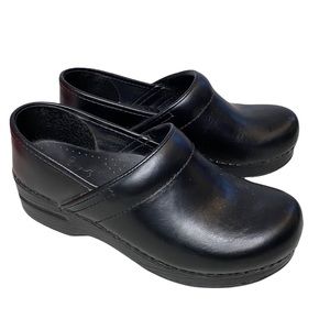Dansko 37 (US 6.5-7) Black Leather Professional Stapled Comfort Nurse Clogs